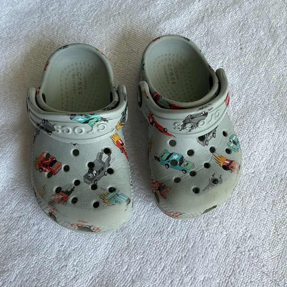 CROCS Kids Light Gray Car Print Water Clogs